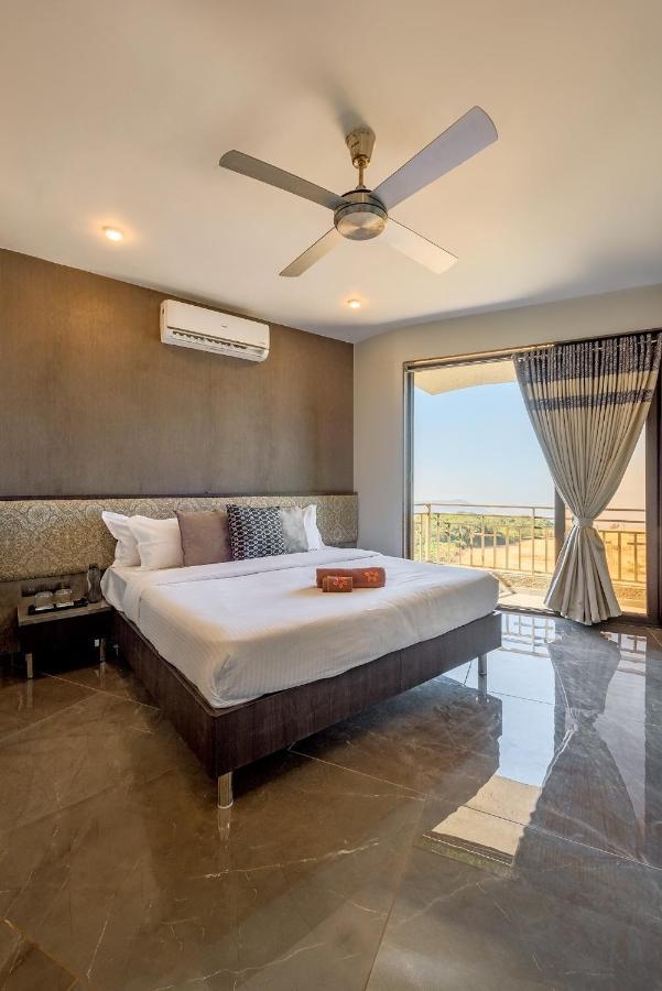 Saffronstays Heavone Trio, Lonavala Exterior photo